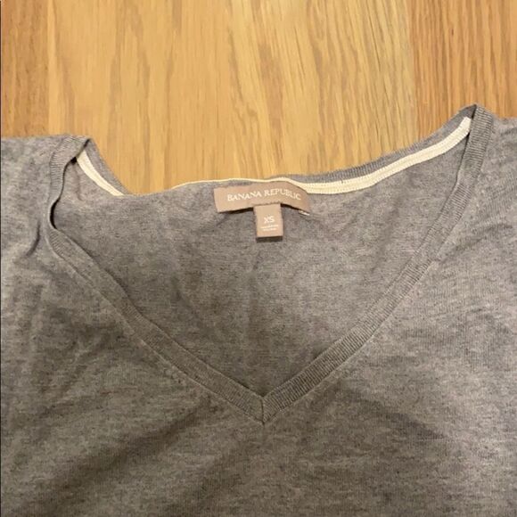 Banana republic gray 3/4 sleeves sweater XS - Picture 2 of 5